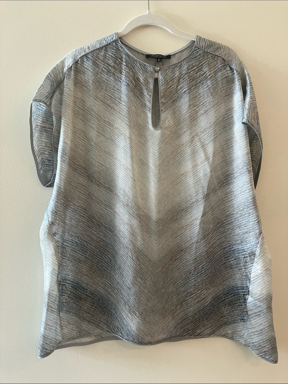 Lafayette 148 Silk Cap Sleeve Gray, Blue Ombre Chevron Keyhole Top Sz XL- EUC